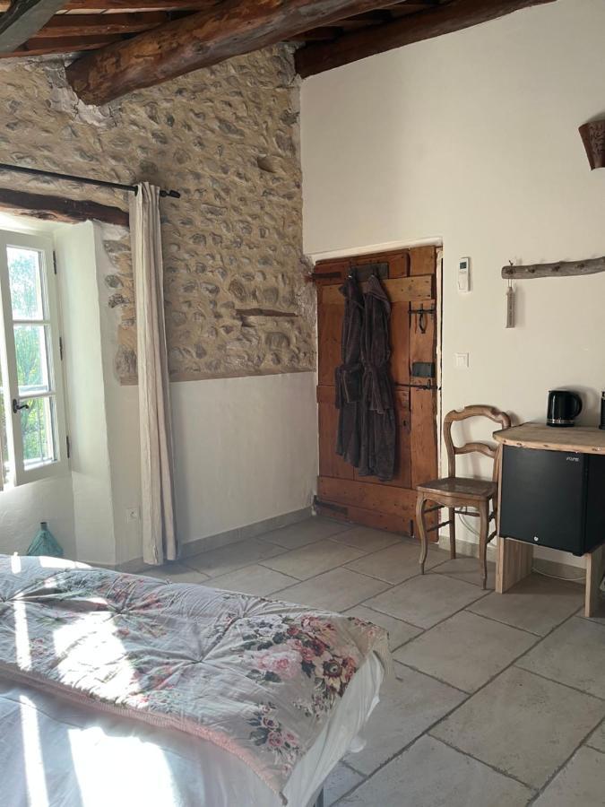 Mas Lou Parpaioun Bed & Breakfast Crestet Exterior photo
