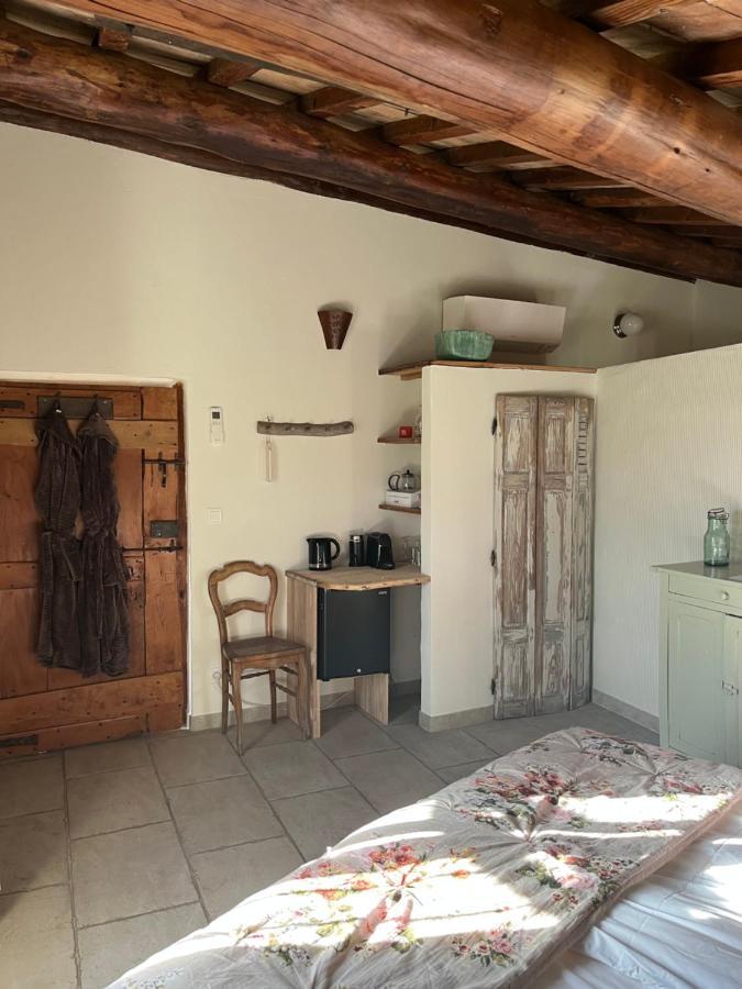 Mas Lou Parpaioun Bed & Breakfast Crestet Exterior photo