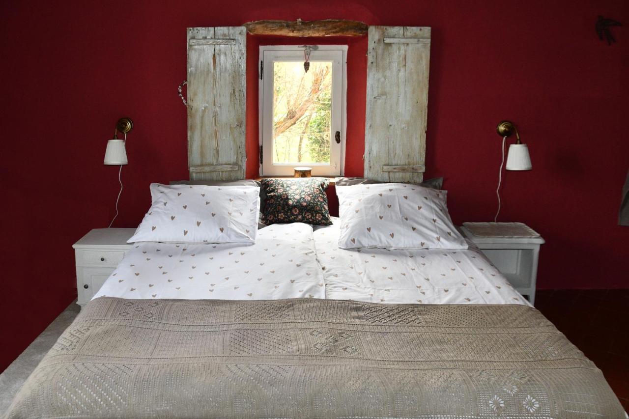 Mas Lou Parpaioun Bed & Breakfast Crestet Exterior photo